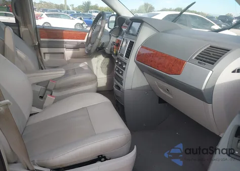 2009 Chrysler Town & Country Touring из США, поврежденный, VIN 2A8HR54199R529242